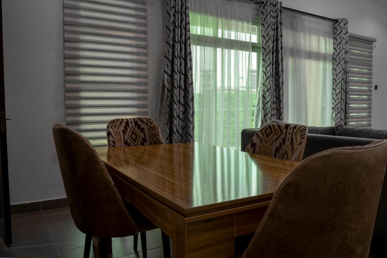 Nelson Mandela Gardens Hotel Okpanam ภายนอก รูปภาพ