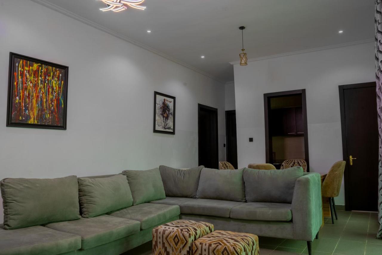 Nelson Mandela Gardens Hotel Okpanam ภายนอก รูปภาพ