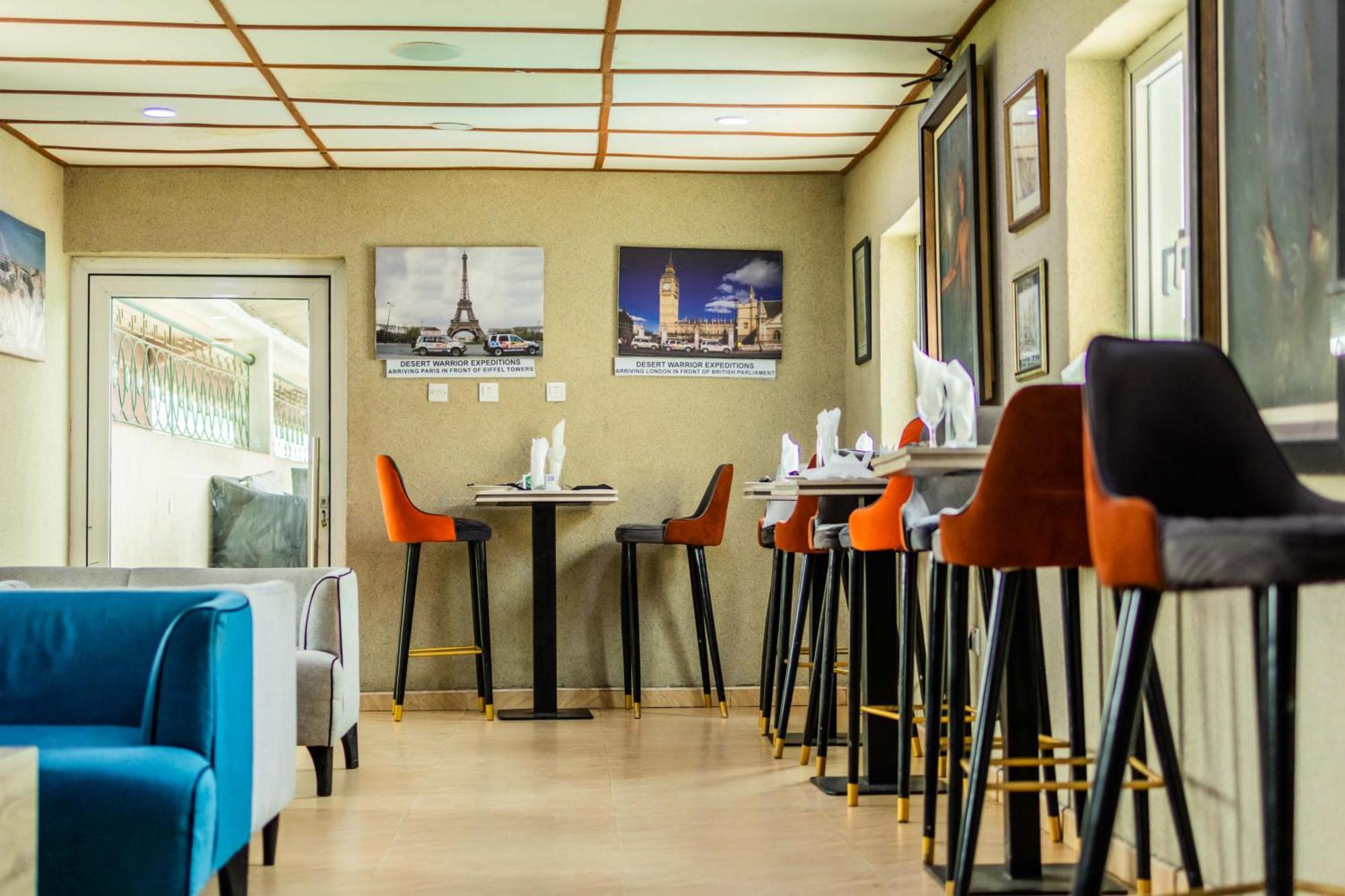 Nelson Mandela Gardens Hotel Okpanam ภายนอก รูปภาพ