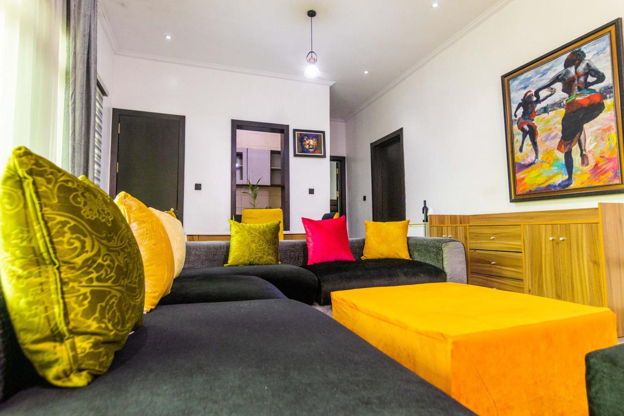 Nelson Mandela Gardens Hotel Okpanam ภายนอก รูปภาพ