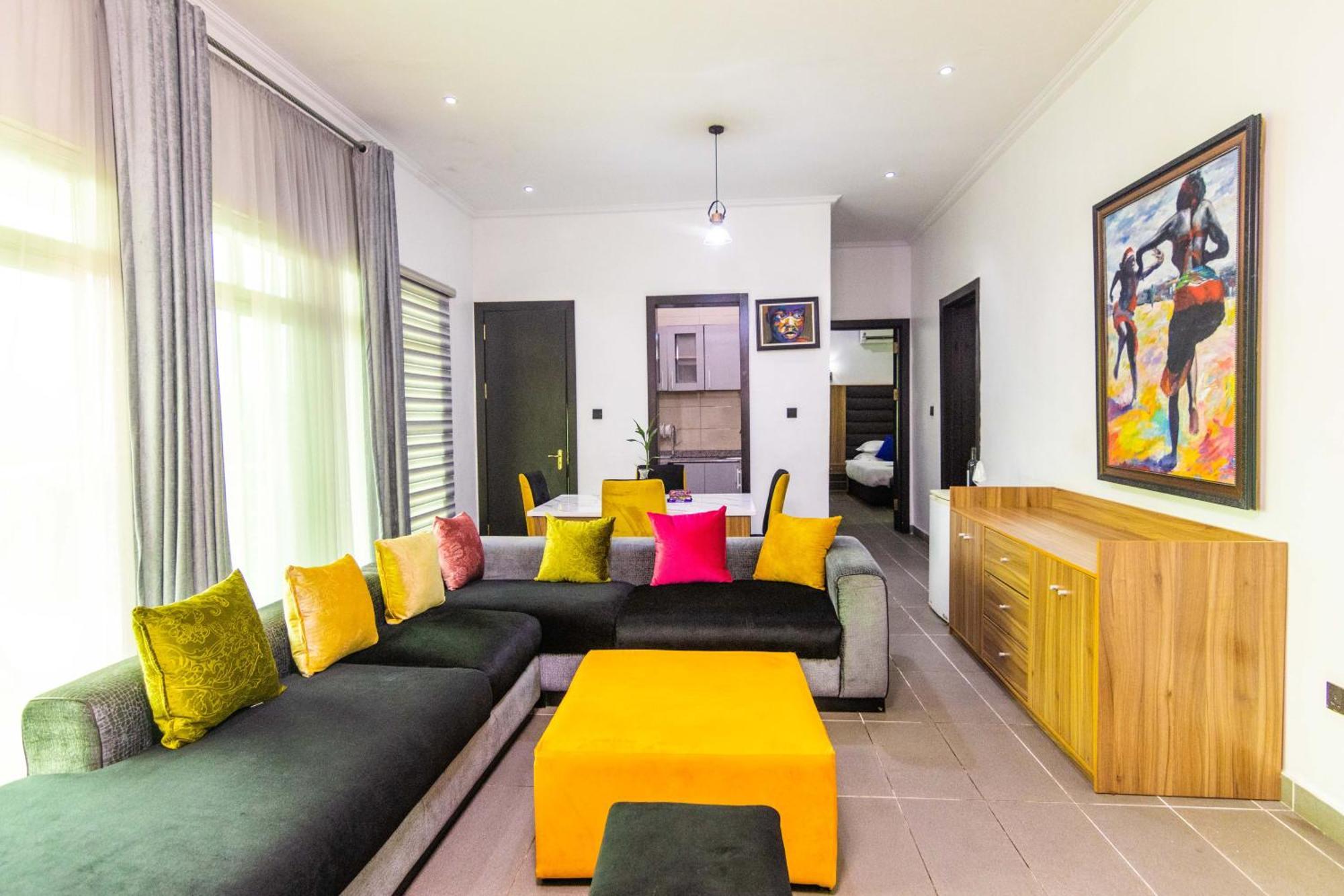Nelson Mandela Gardens Hotel Okpanam ภายนอก รูปภาพ