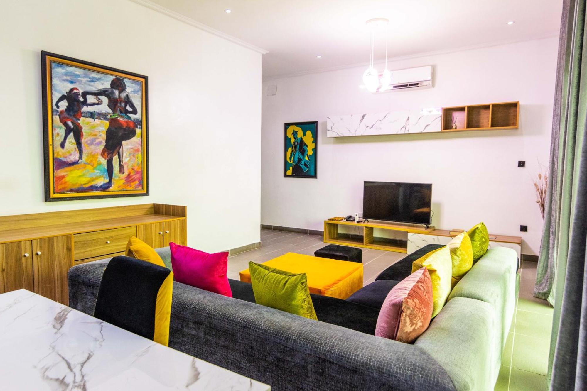 Nelson Mandela Gardens Hotel Okpanam ภายนอก รูปภาพ