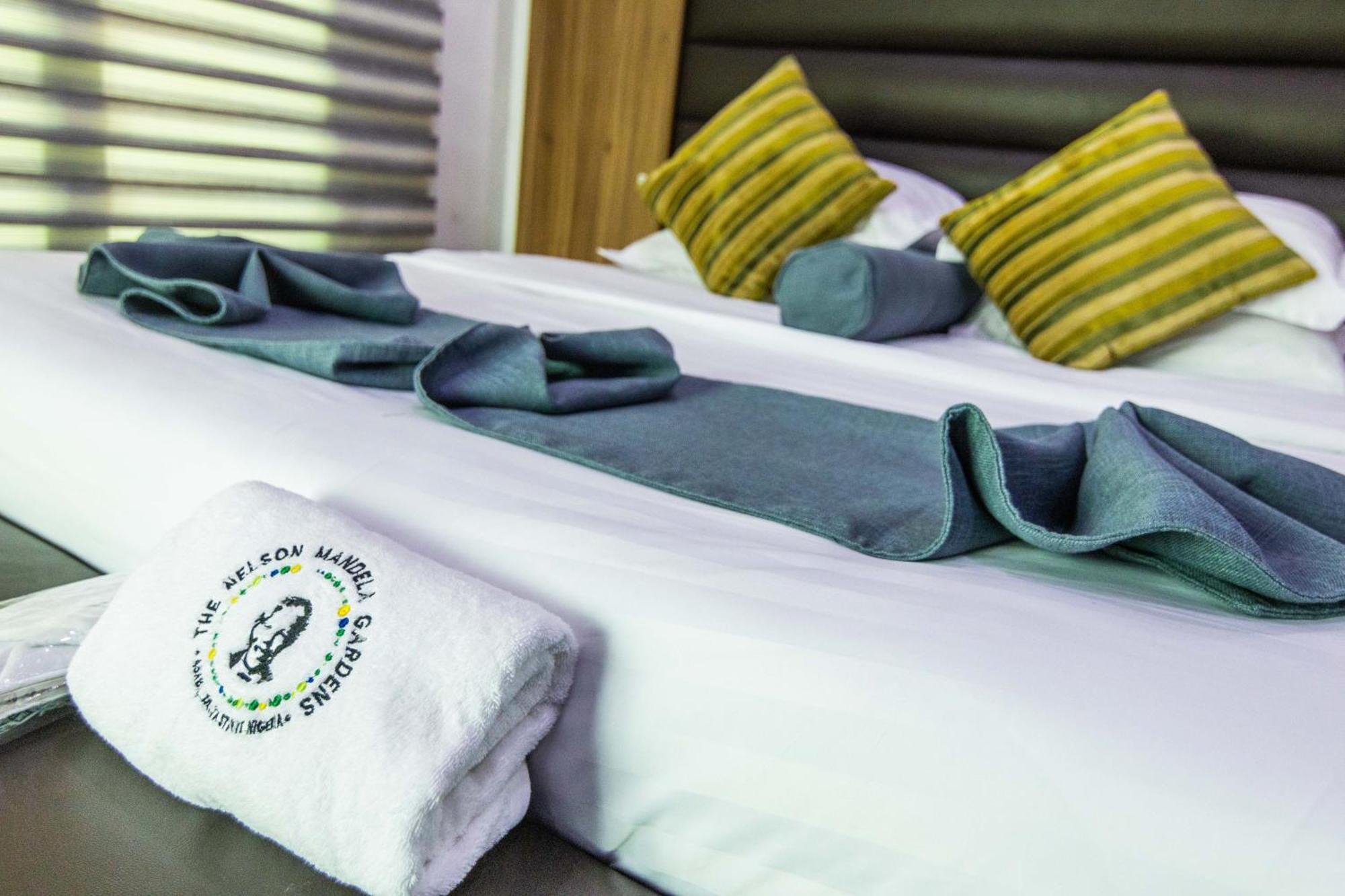 Nelson Mandela Gardens Hotel Okpanam ภายนอก รูปภาพ
