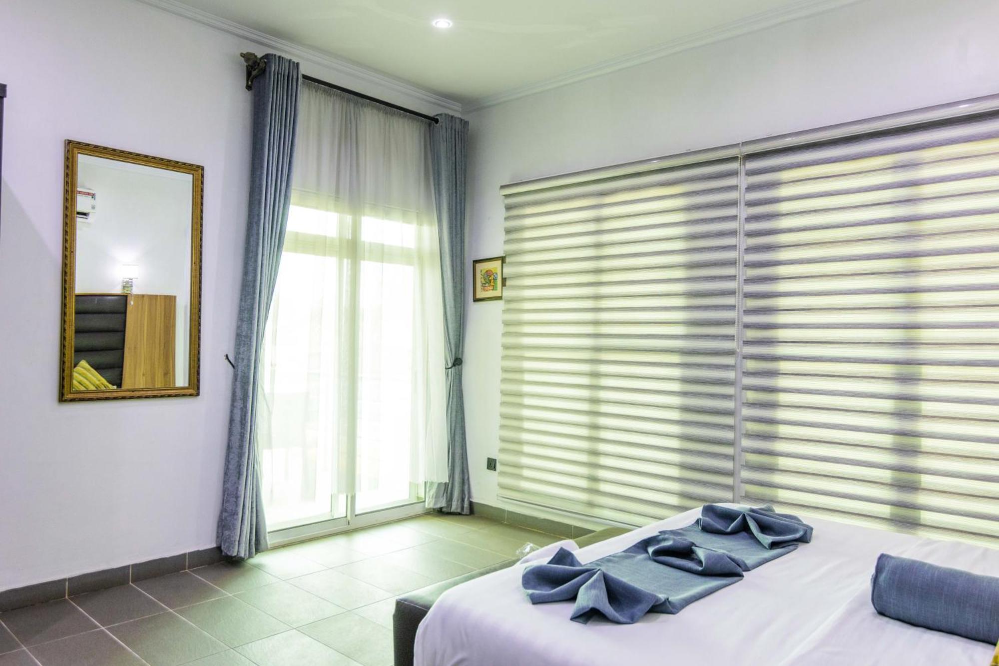 Nelson Mandela Gardens Hotel Okpanam ภายนอก รูปภาพ